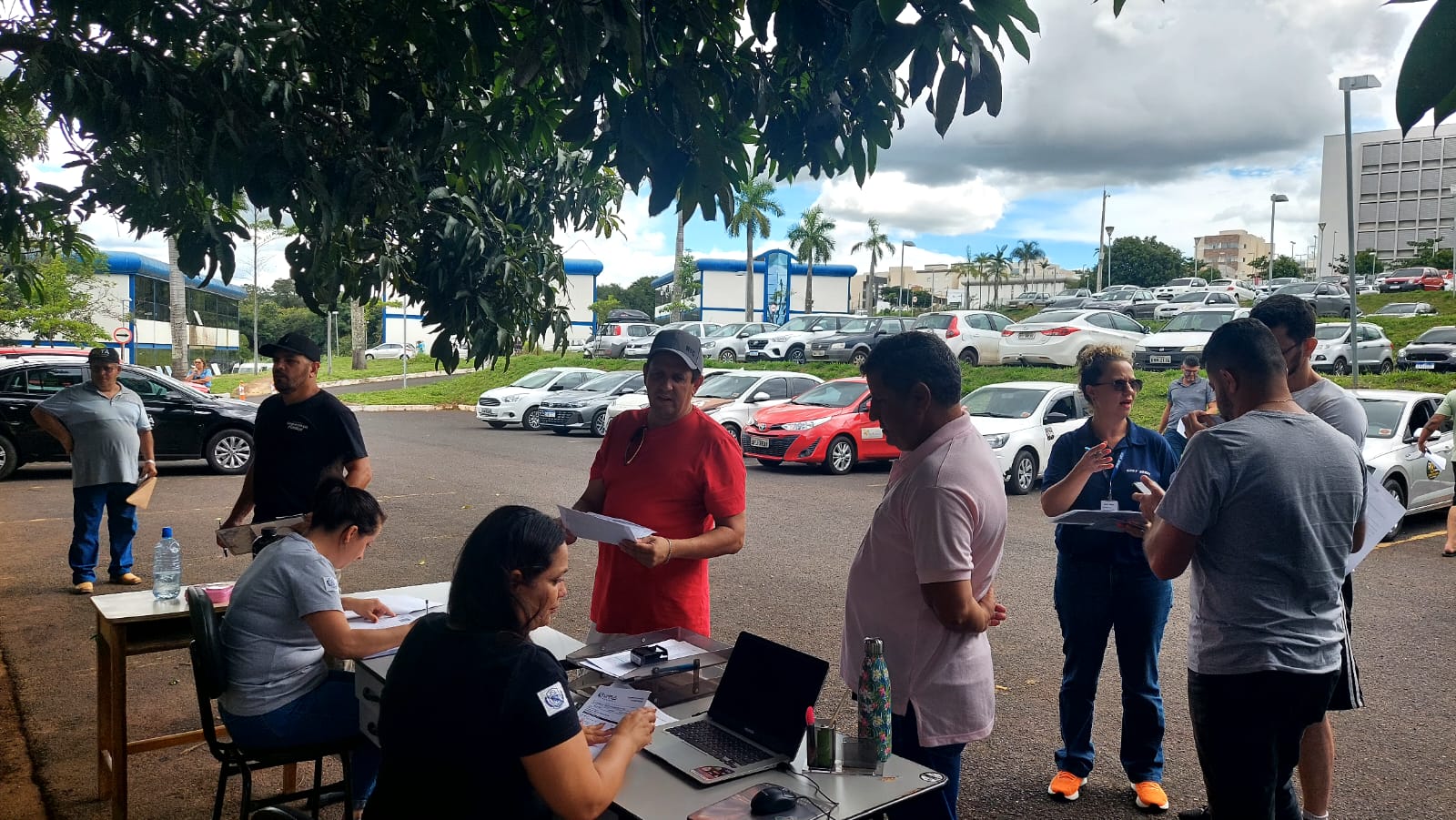 Secretaria de Segurança de Araxá  realiza vistoria dos veículos de aplicativo.