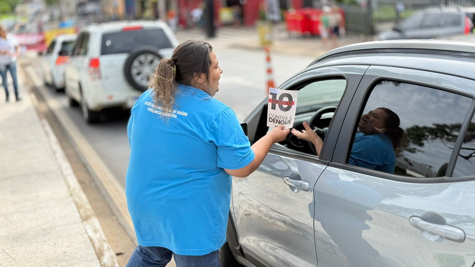 Blitz Educativa mobiliza população contra a Dengue no centro de Araxá