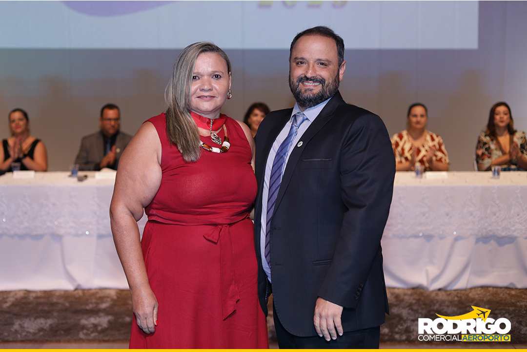 Vereador Rodrigo do Comercial Aeroporto homenageia Claudete de Fátima Marques na entrega da Medalha Leonilda Montandon