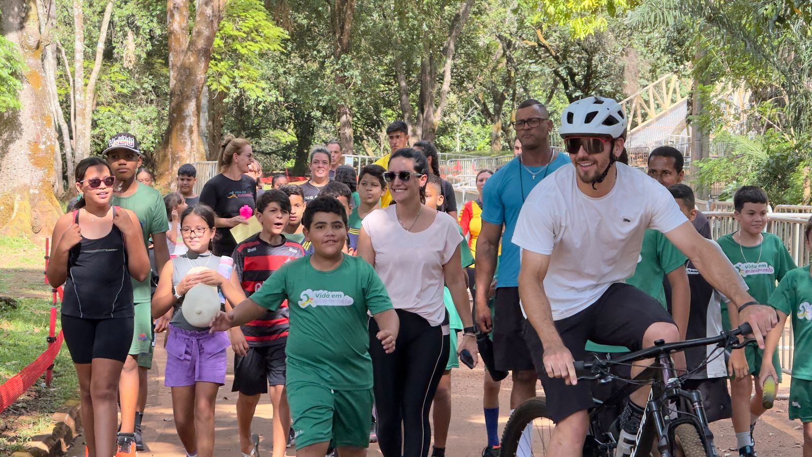 Crianças do Projeto Vida em Movimento vivenciam preparativos da Copa Internacional de Mountain Bike