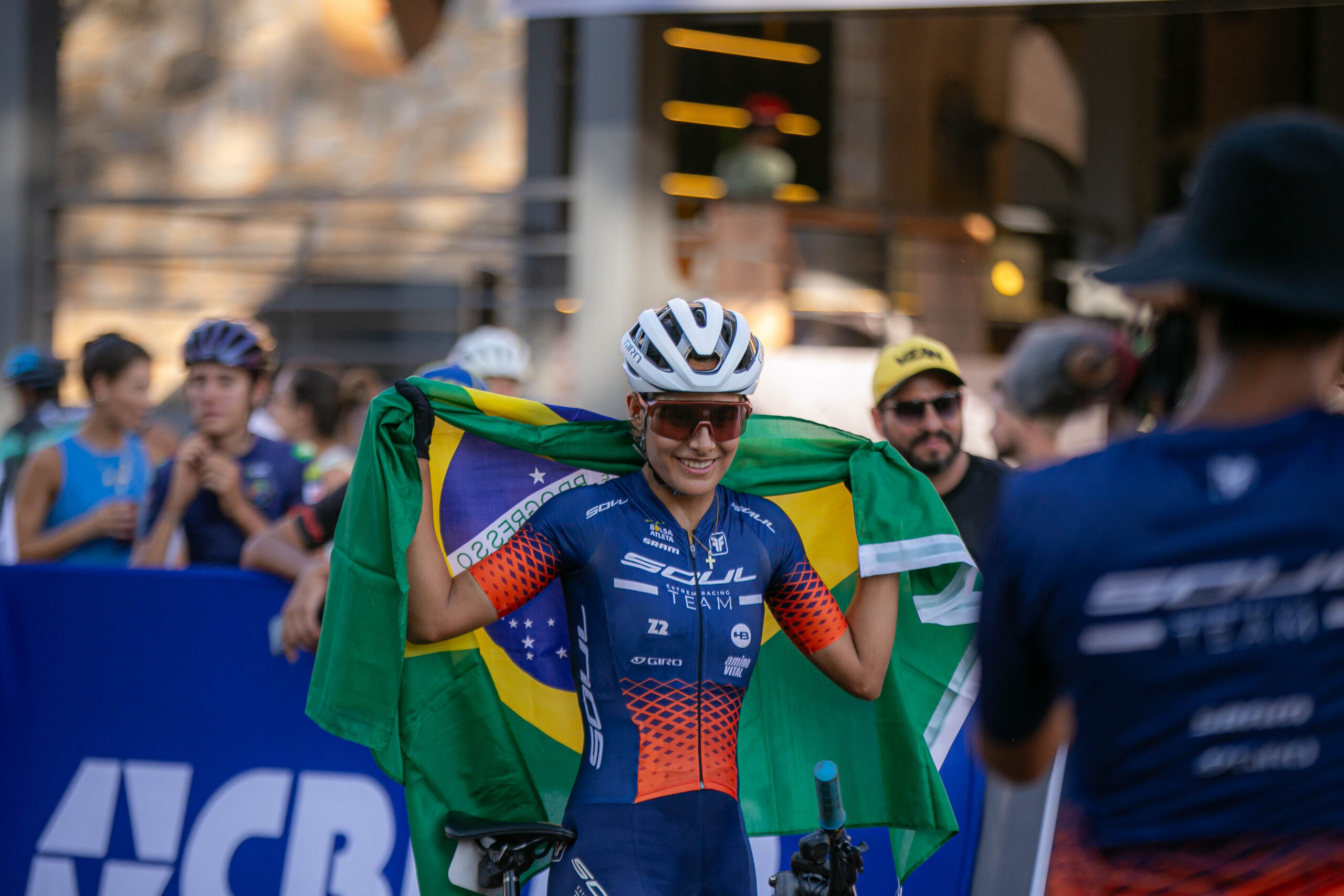 Brasil no topo do  Podium, Karen Olimpio e Luiz Cocuzzi garantem vitórias no CiMTB em  Araxá