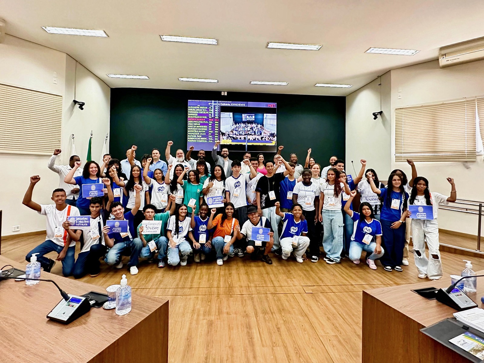 Câmara Municipal abre edição do Parlamento Jovem 2025 e aprova oito Projetos de Lei em Reunião Ordinária