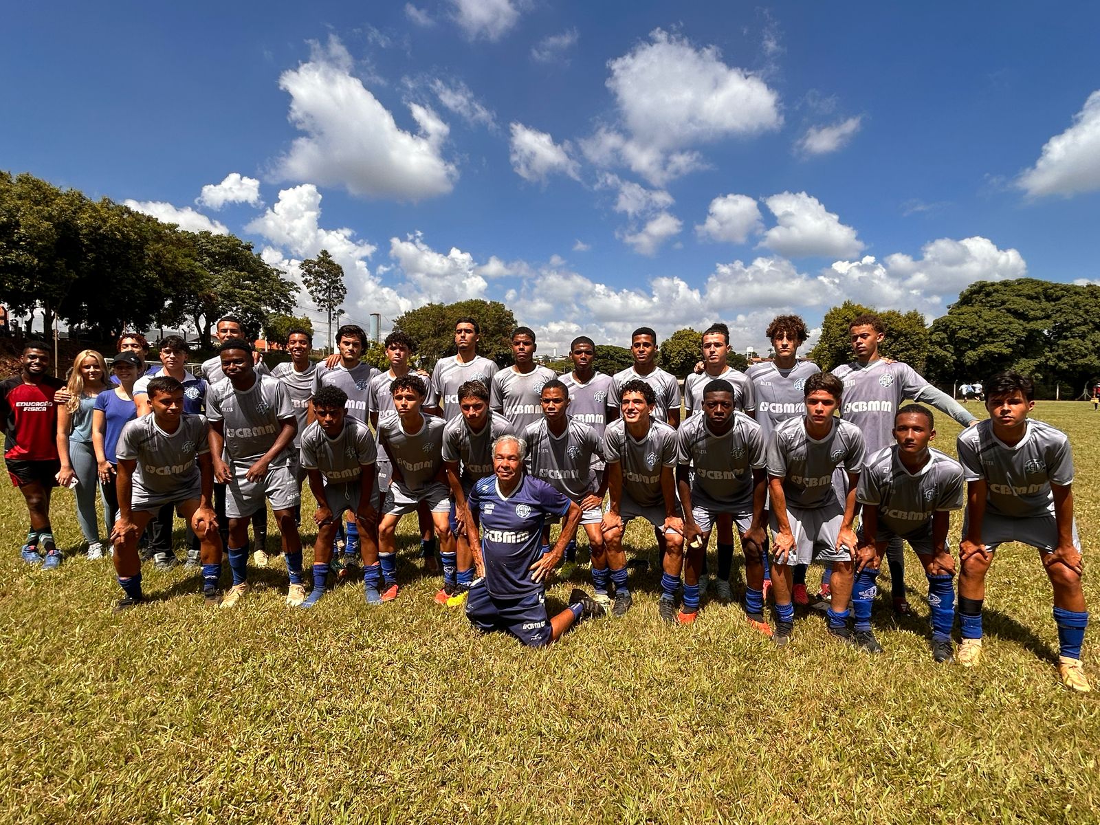 FUTEBOL E FÉ : DÍNAMO UNIDO EM BUSCA DO TÍTULO DO MINEIRO 2025 DE BASE