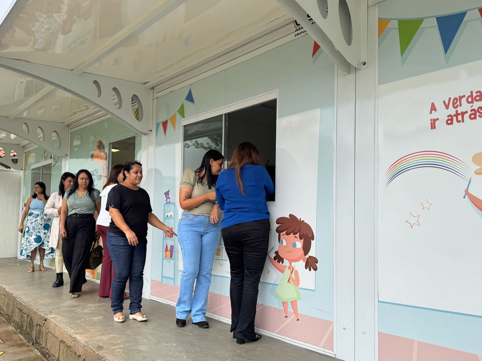 Araxá recebe delegações de outras cidades para conhecer modelo de salas modulares e projetos educacionais