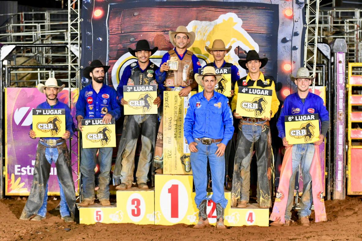 Rafael Pereira é o grande campeão do rodeio do Araxá Rodeio Show