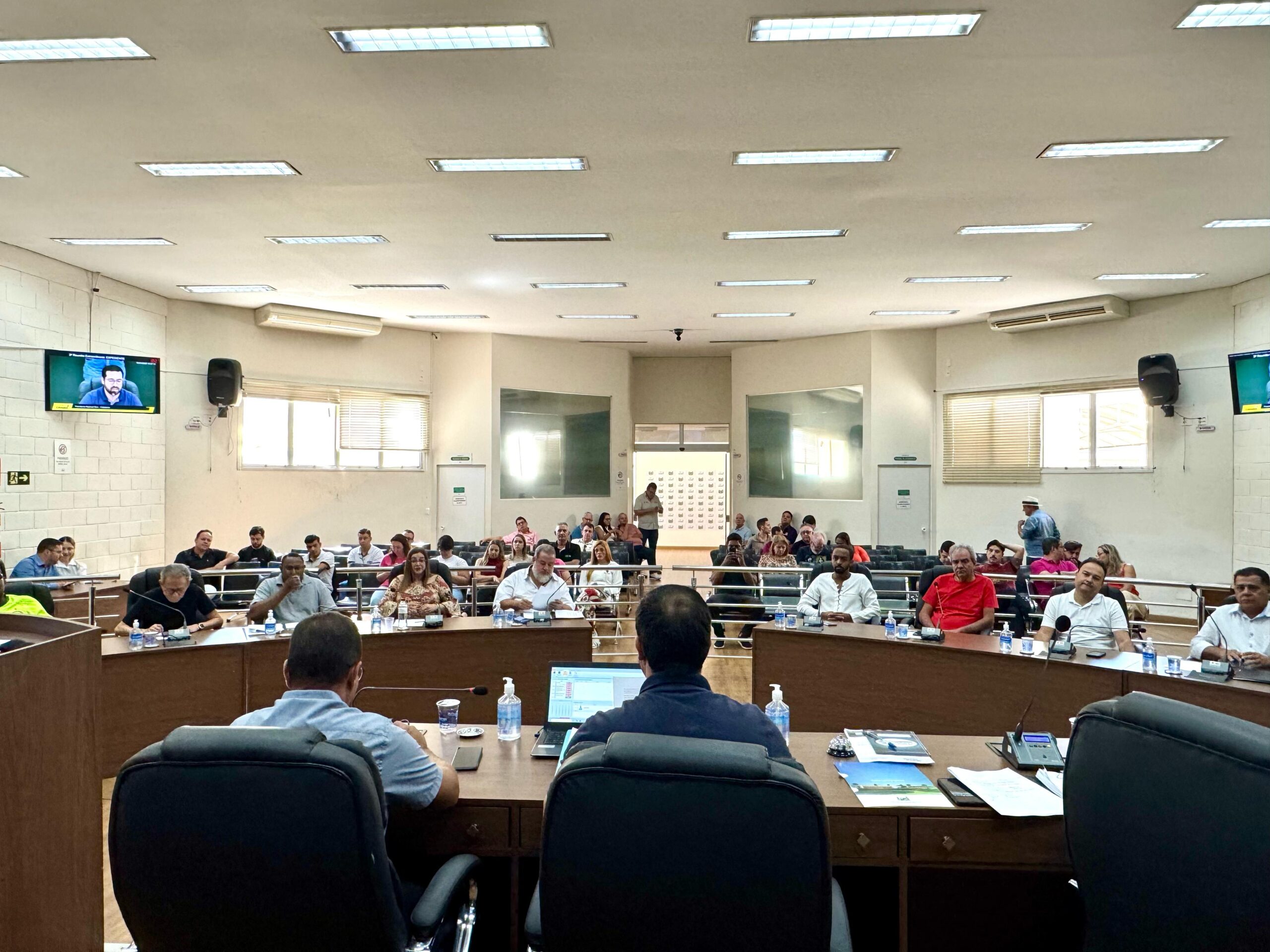Câmara Municipal de Araxá aprova dois Projetos de Lei em Reunião Extraordinária