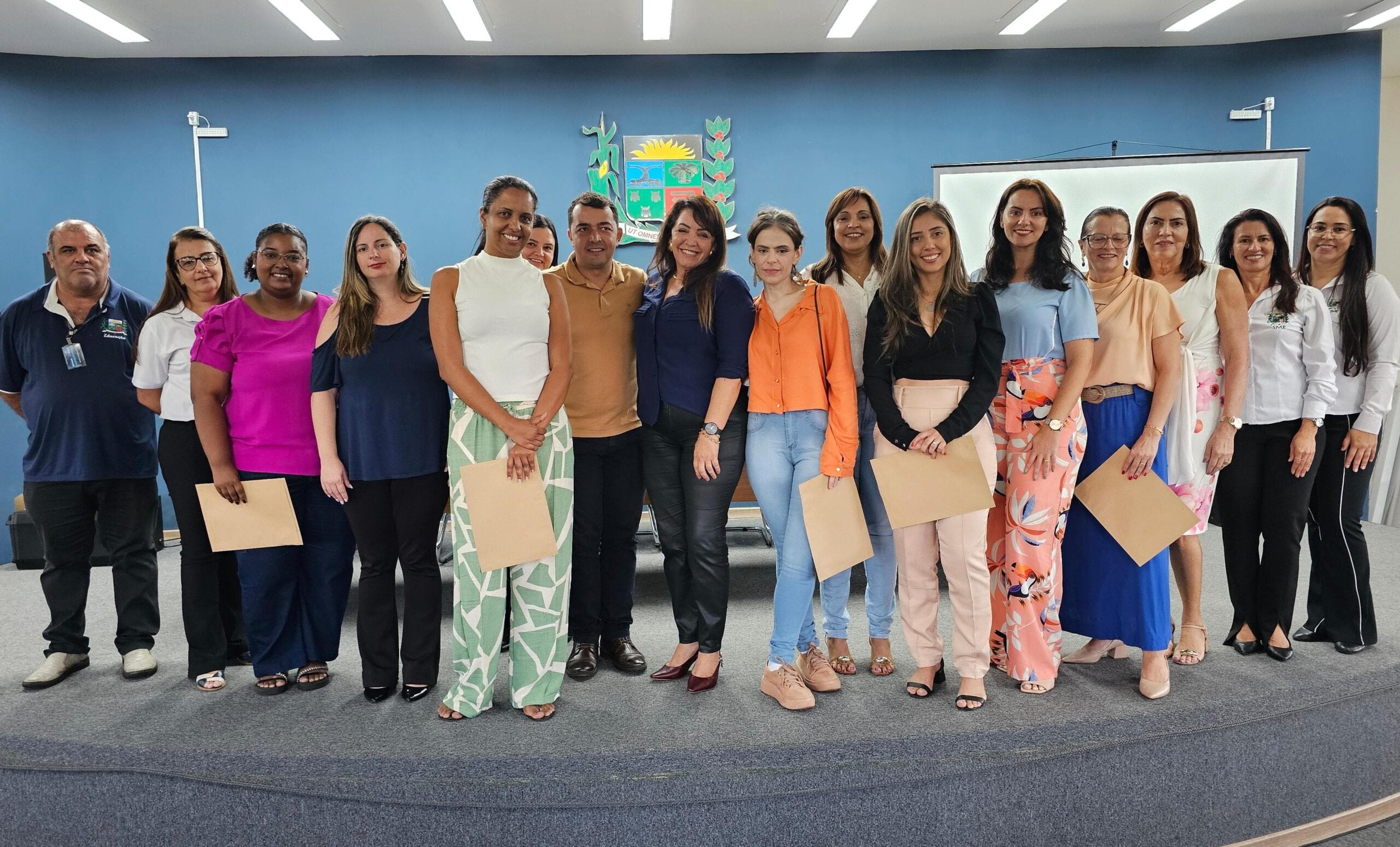 Prefeitura de Araxá empossa novos servidores aprovados no concurso público da educação