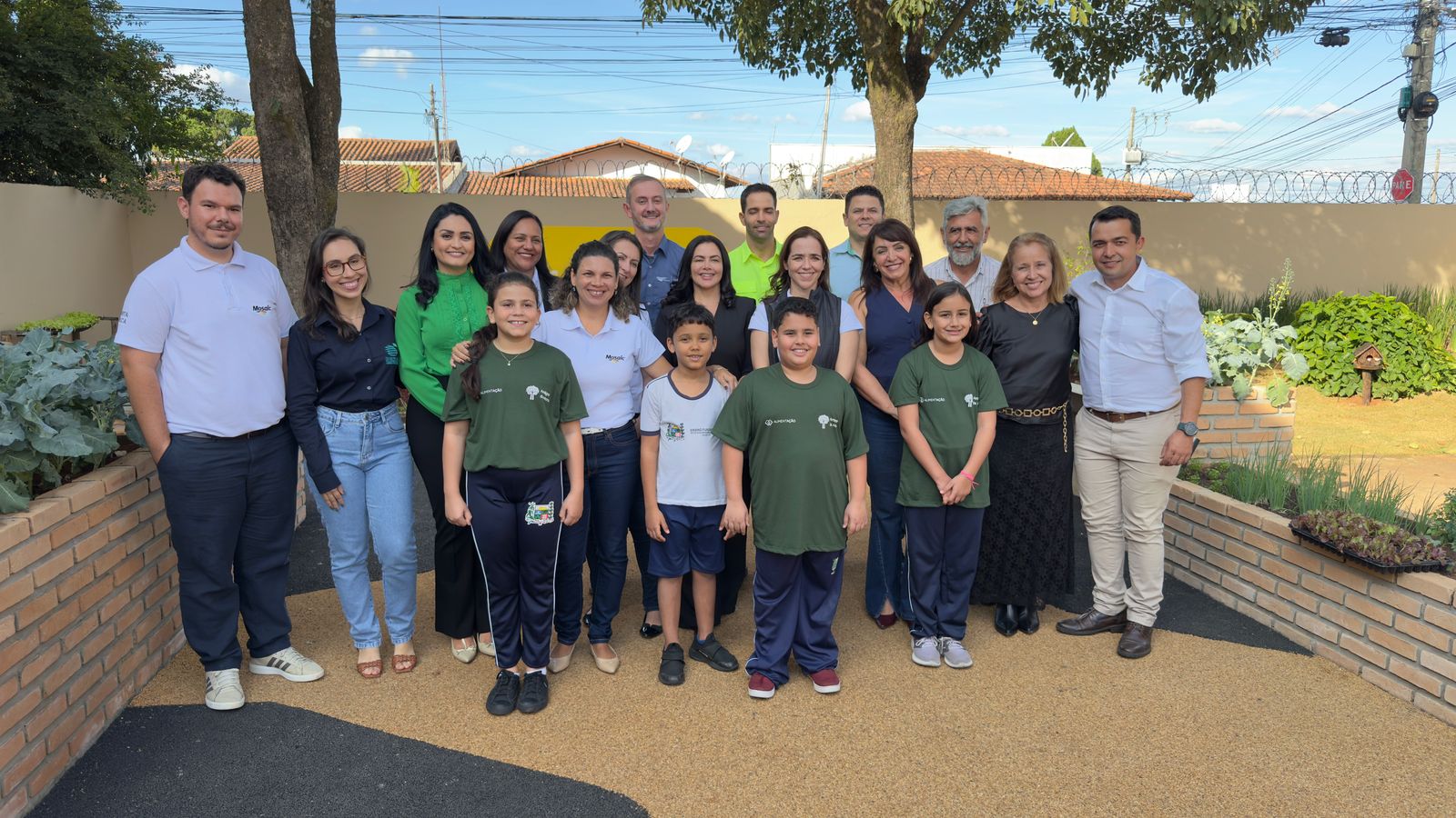 Prefeitura de Araxá e Mosaic inauguram horta sensorial e acessível na Escola Lia Salgado