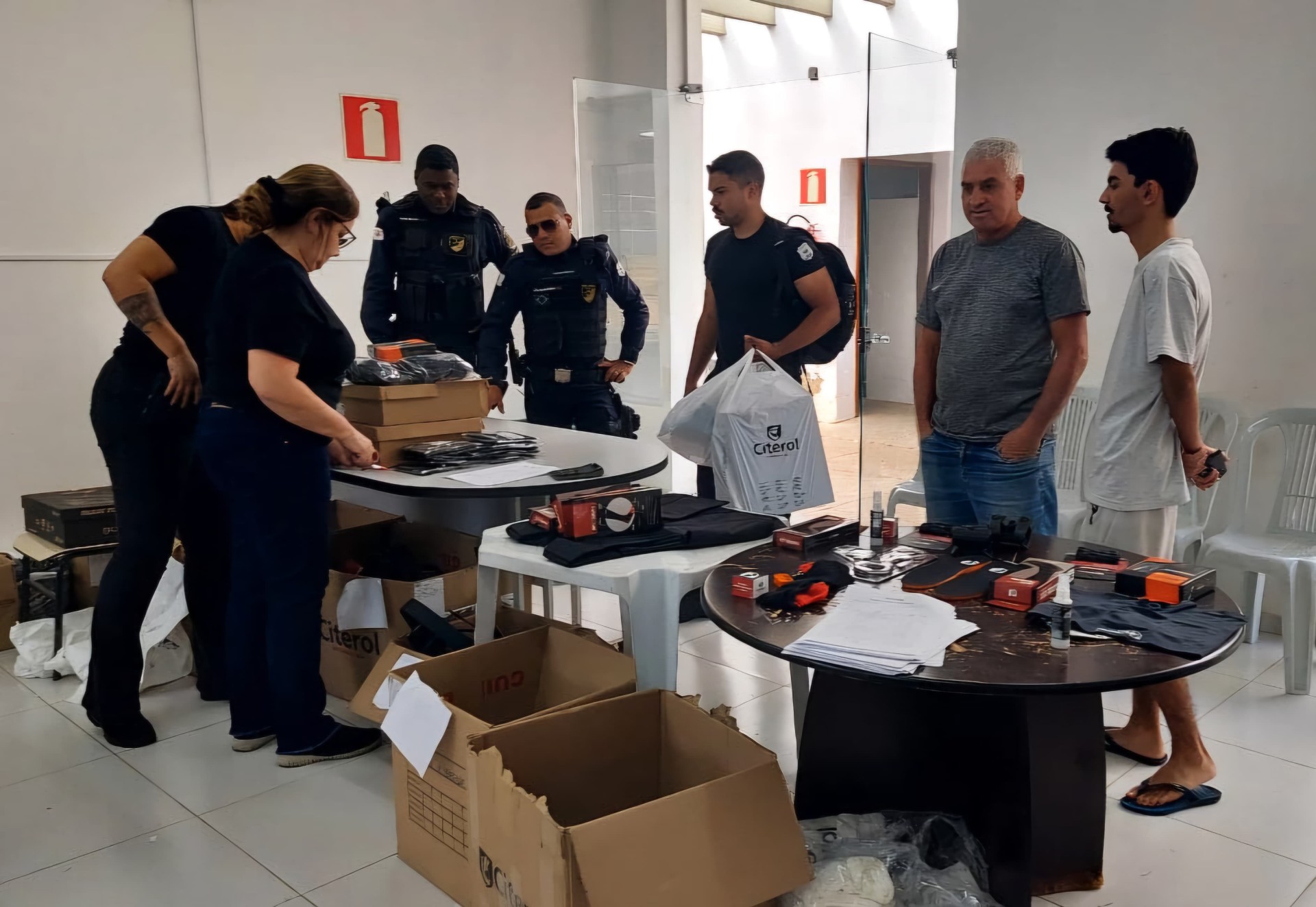 Servidores da Segurança Pública de Araxá recebem auxílio-fardamento