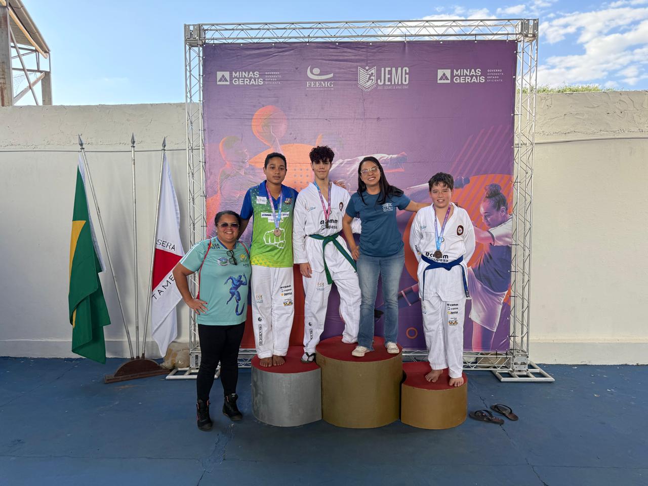 Atletas de Araxá se destacam no Taekwondo nos Jogos Escolares em Araguari