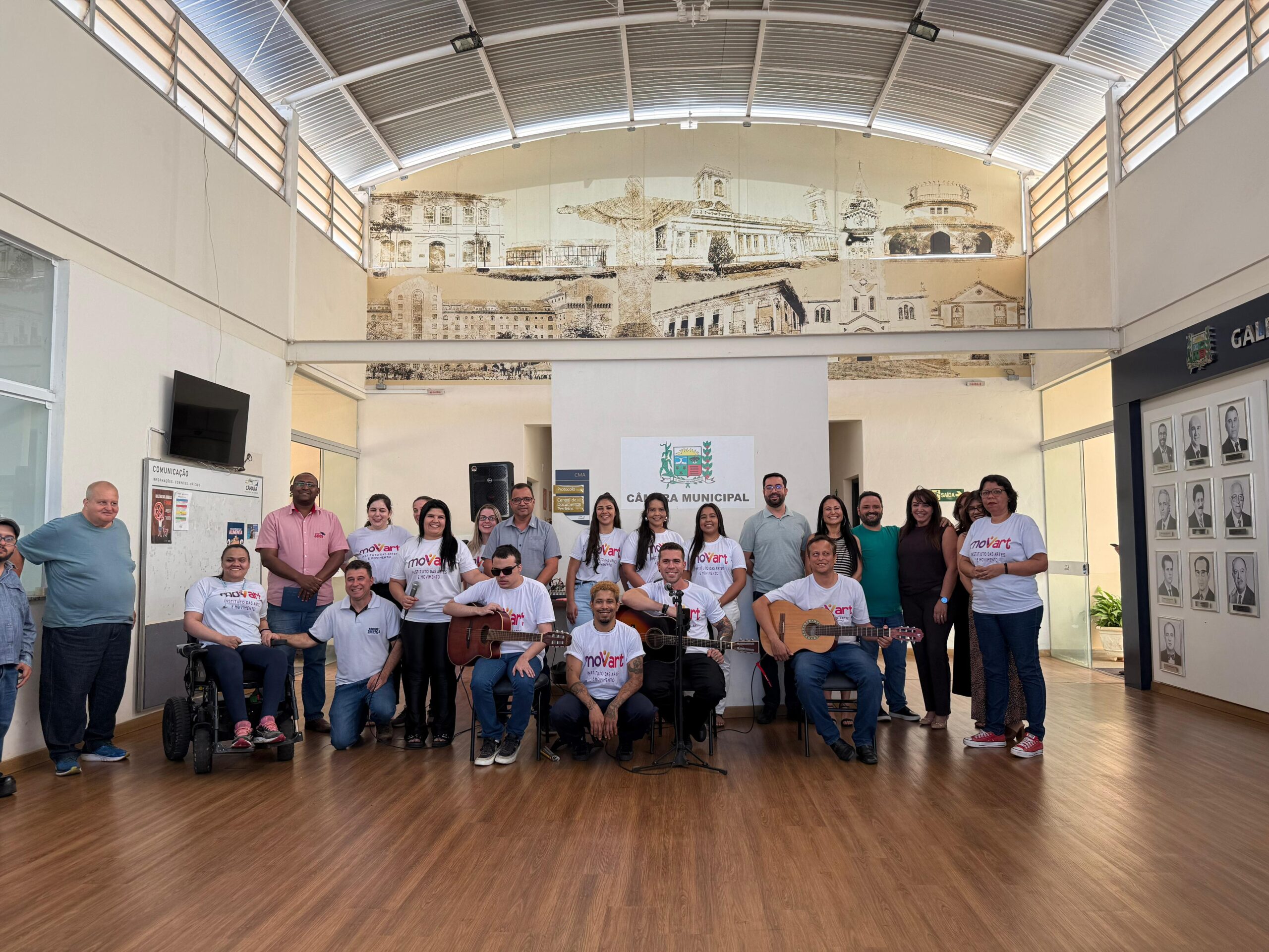 Câmara Municipal de Araxá  recebe abertura da Exposição de Projetos do MOVART