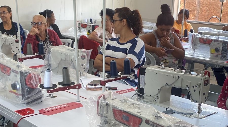 Inscrições abertas: curso gratuito de corte e costura básico na Praça da Família