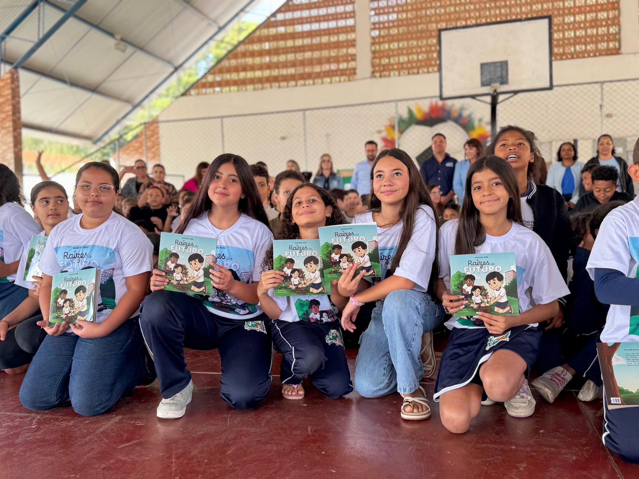 Escola Dona Gabriela dá início ao projeto Raízes do Futuro ao lado escritor Raphael Rios