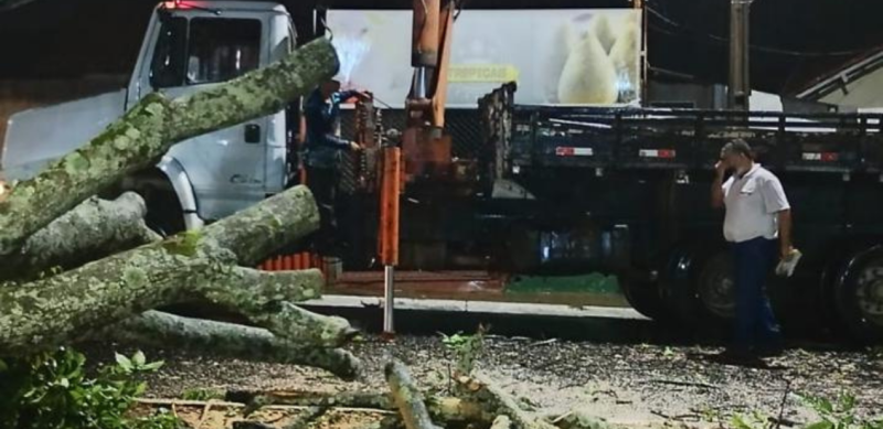 Prefeitura mobiliza equipes para atender ocorrências após chuva forte em Araxá