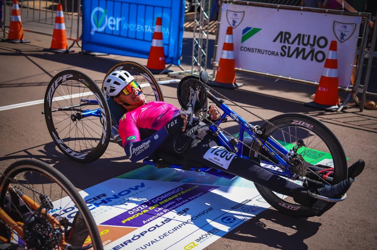 Thiago Mota atleta araxaense participa da final do Campeonato Paulista de Paraciclismo