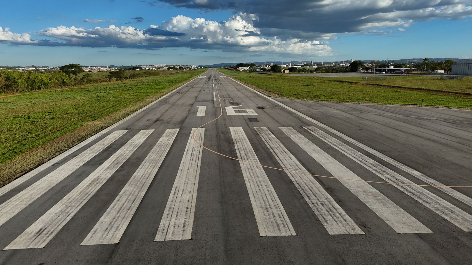 Aeroporto Municipal de Araxá recebe nova iluminação e está pronto para operar voos noturnos