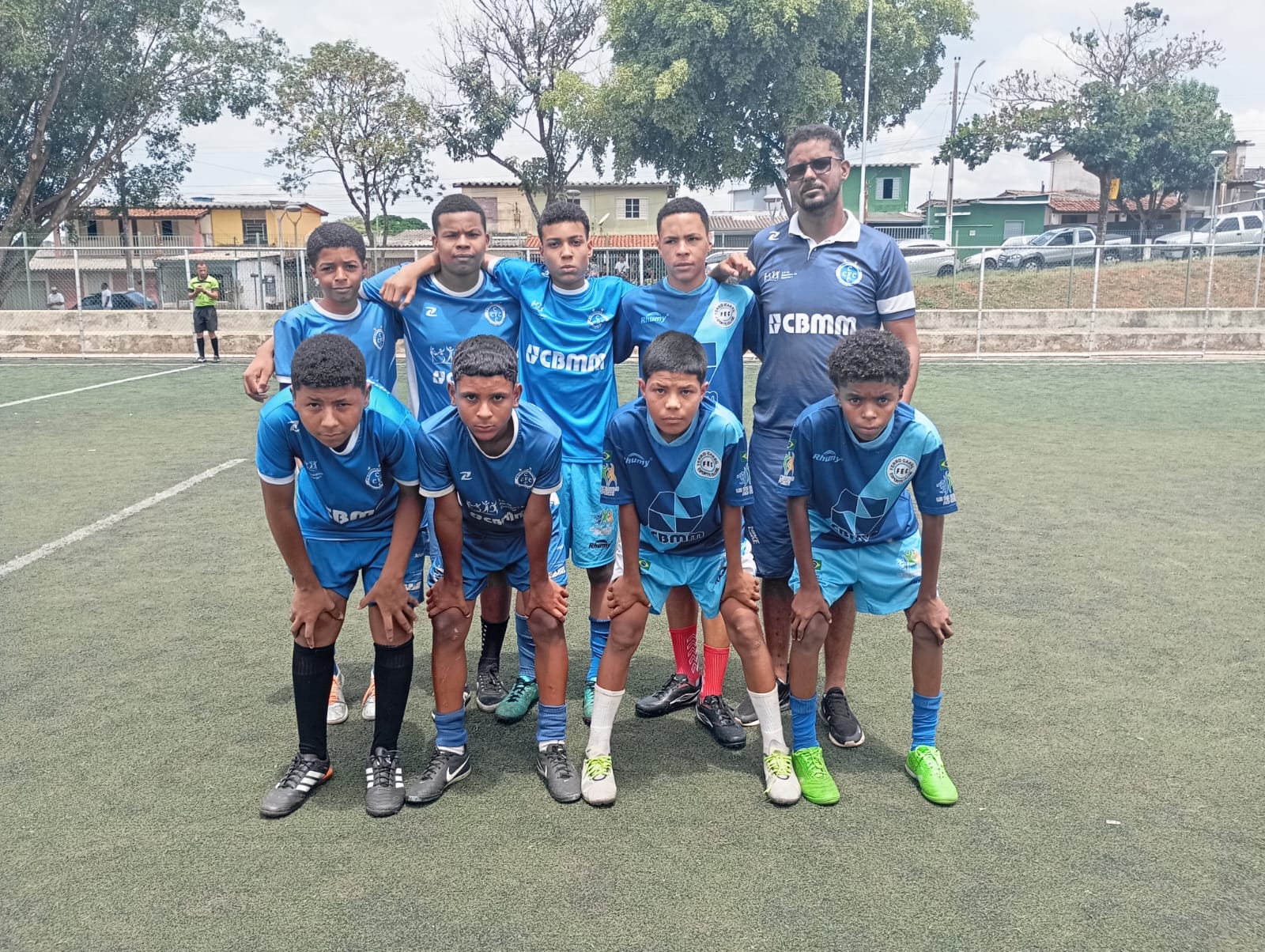 Manhã Esportiva movimenta Praça da Juventude e reúne escolinhas de futebol de Araxá