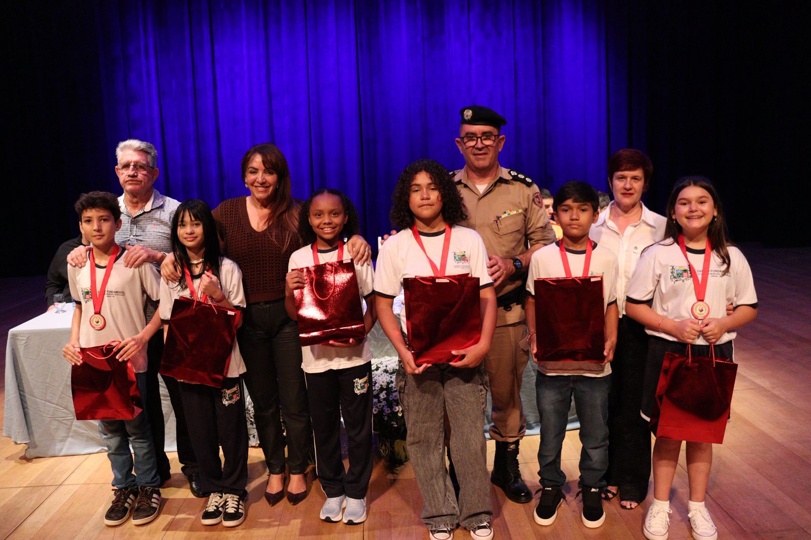 300 alunos da rede municipal participam da formatura do PROERD em Araxá