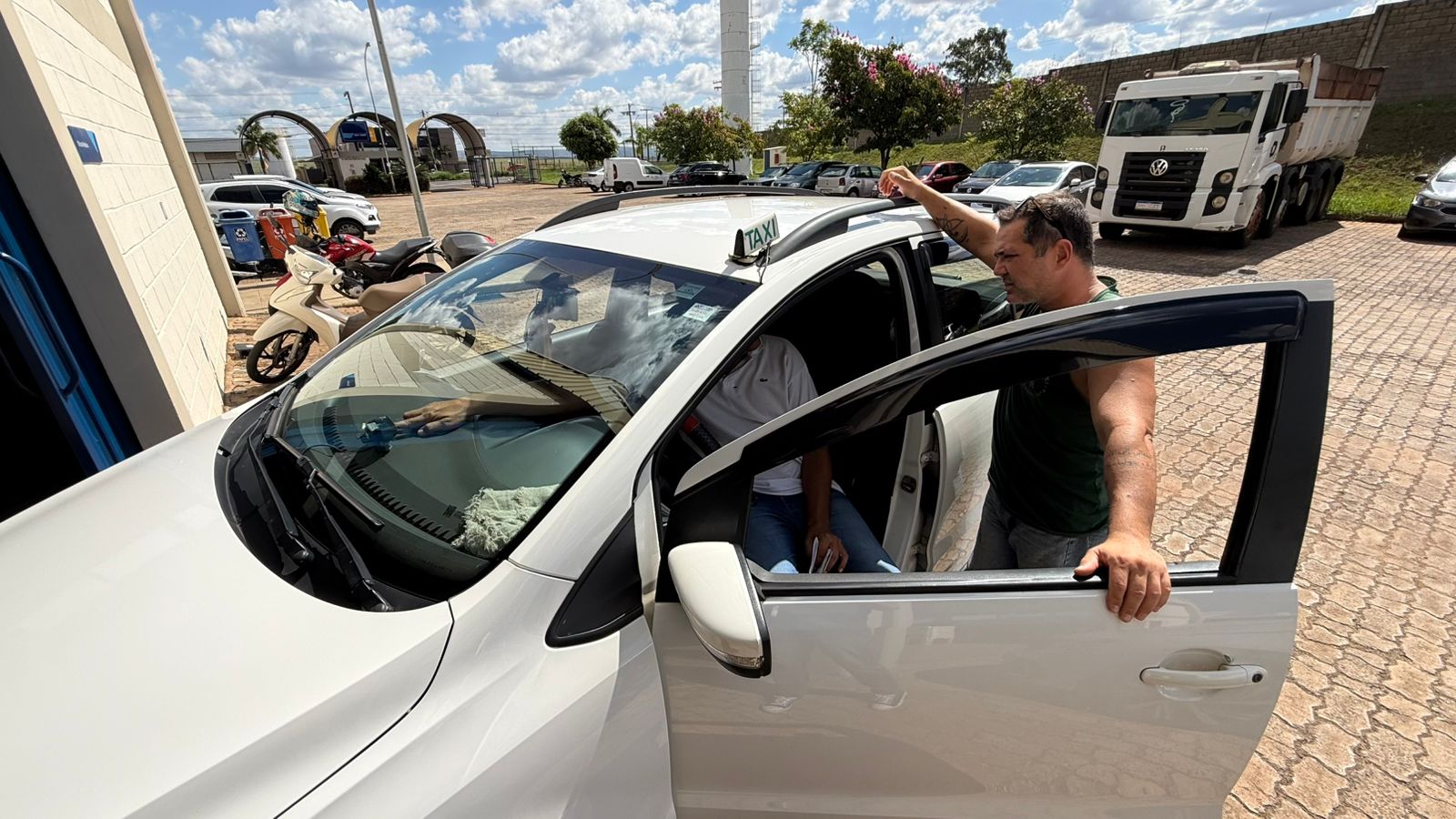 Táxis de Araxá passam por inspeção obrigatória de taxímetros