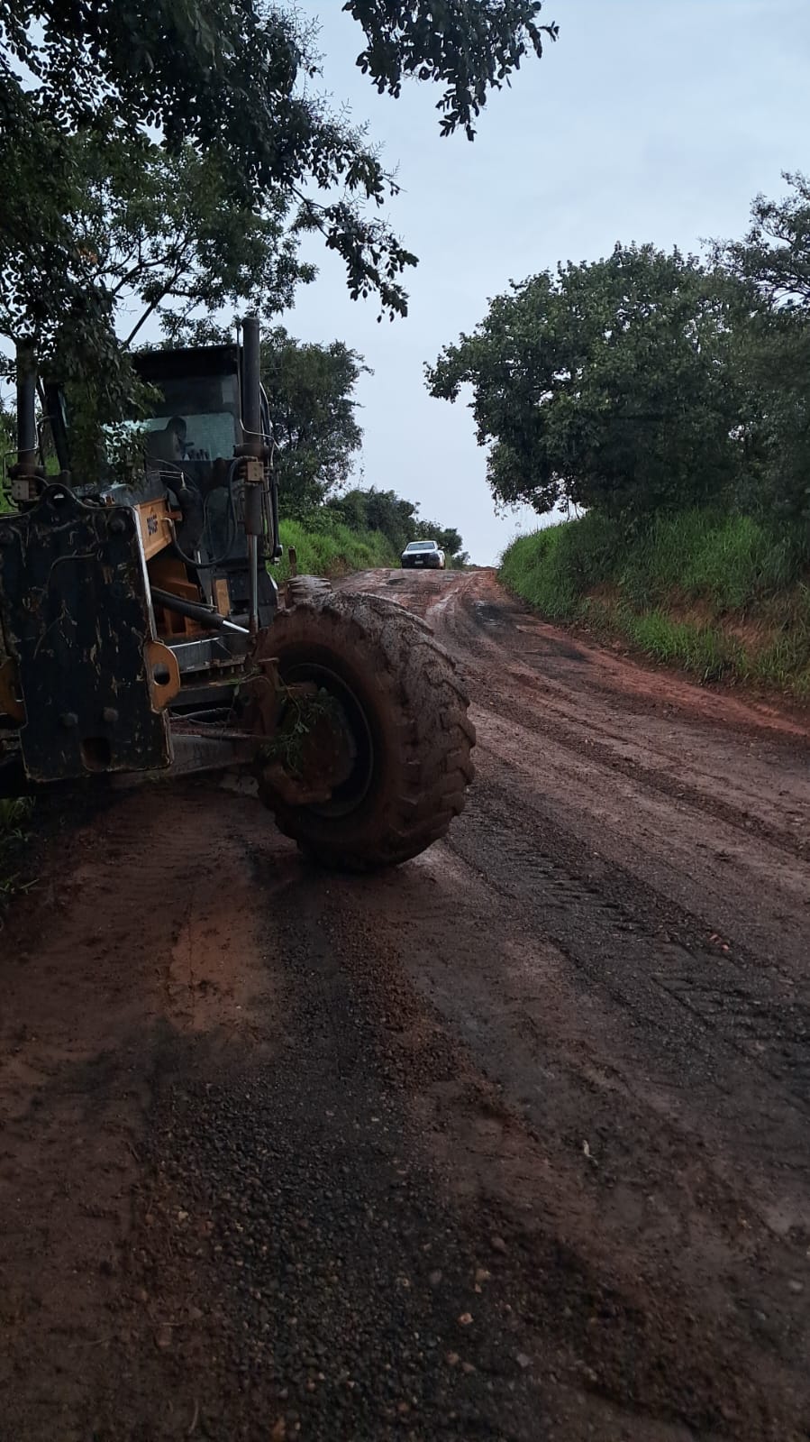 Prefeitura de Araxá mantém recuperação de estradas rurais durante o período chuvoso