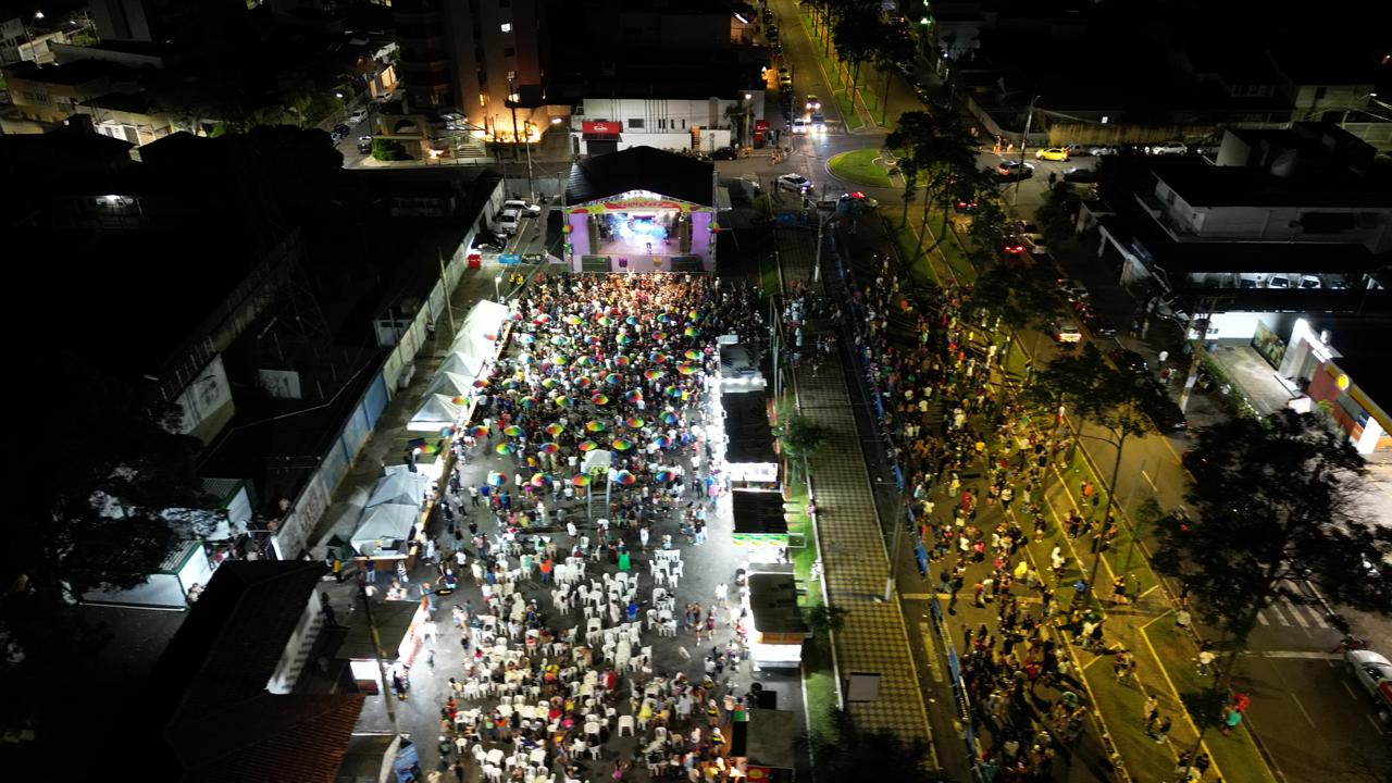 CarnAraxá 2026 reúne mais de 20 mil pessoas em quatro dias de festa