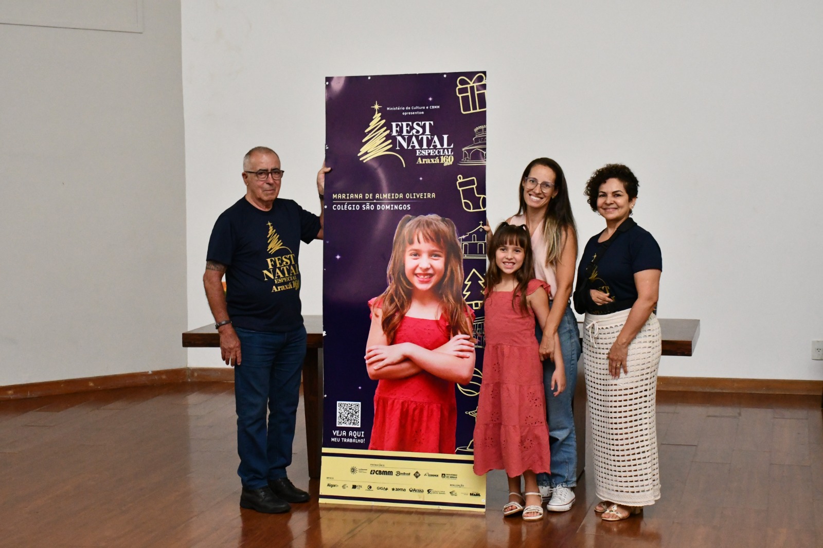 Famílias recebem totens da exposição do FestNatal Araxá – 160 anos