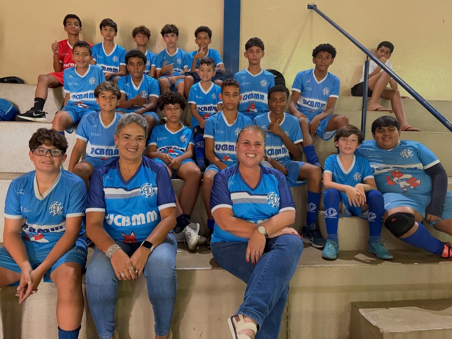 Alunos do Projeto Lobinho participam de jogo-treino contra a equipe do Rio Branco