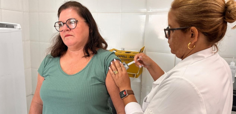 Vacinação itinerante leva imunização contra a gripe para mais perto da população em Araxá