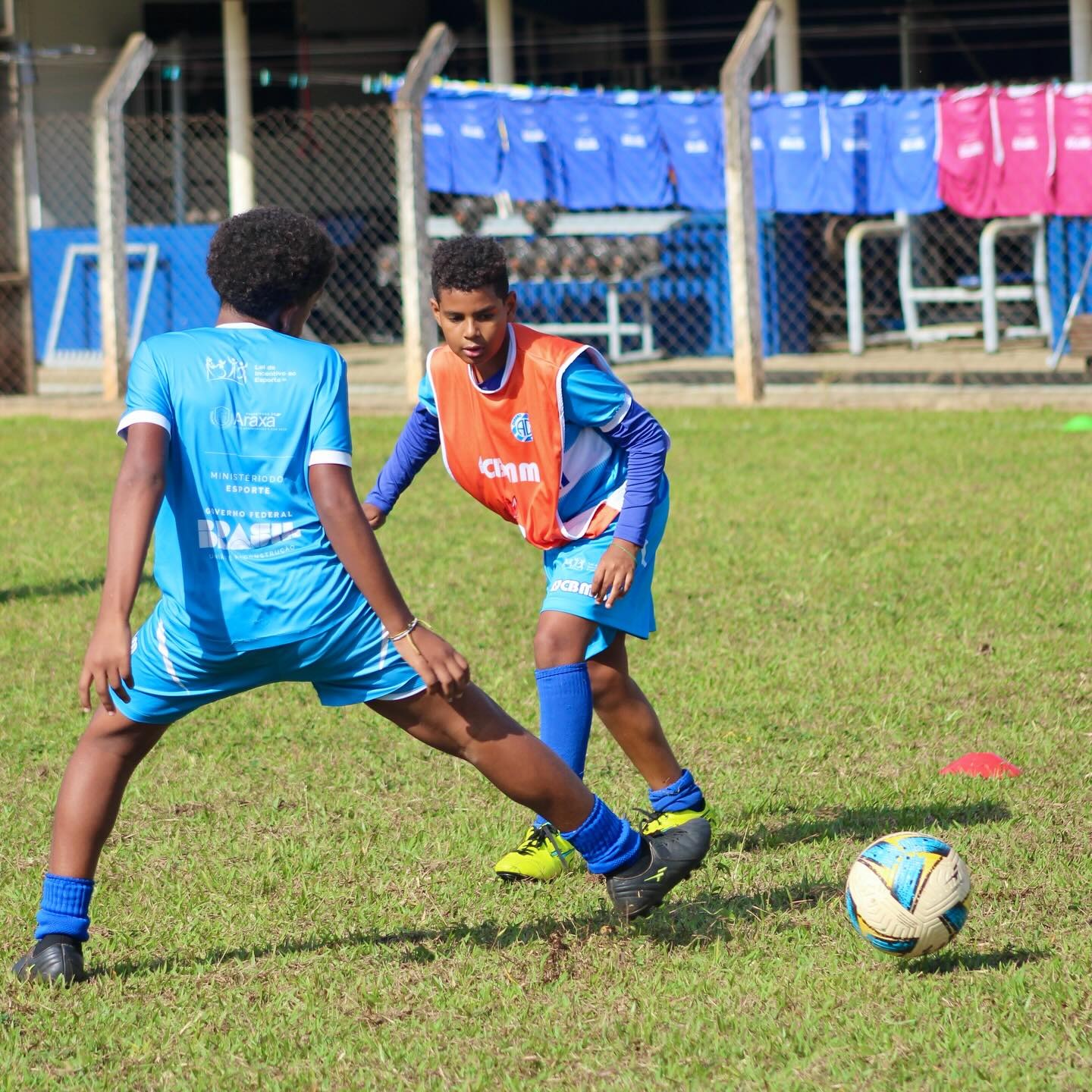 Projeto Lobinho Transformando Vidas fortalece desenvolvimento social e esportivo de centenas de jovens