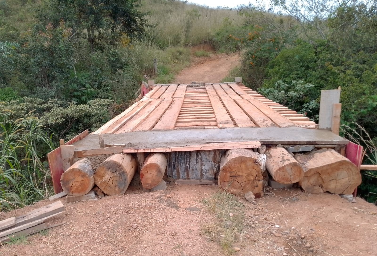 Prefeitura de Araxá entrega nova ponte na região do Entrecosto e melhora acesso rural